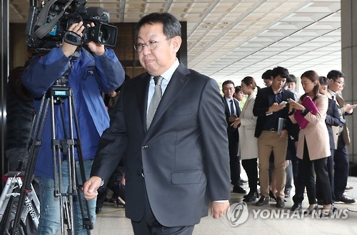검찰 소환된 이석수 전 감찰관