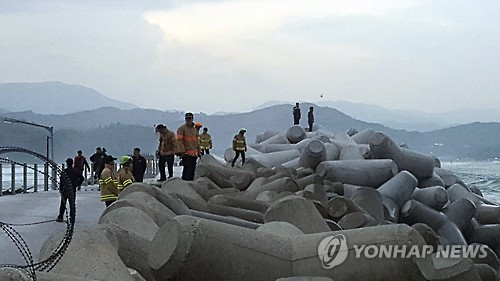 삼척서 파도에 휩쓸린 실종자 수색작업