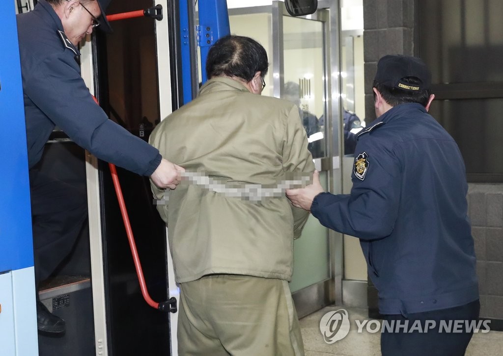 조사 받으러 가는 안종범