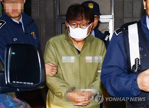 구치소 돌아가는 송성각 전 원장