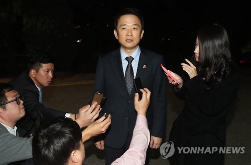 (수원=연합뉴스) 홍기원 기자 = 새누리당 탈당을 앞둔 남경필 경기도지사