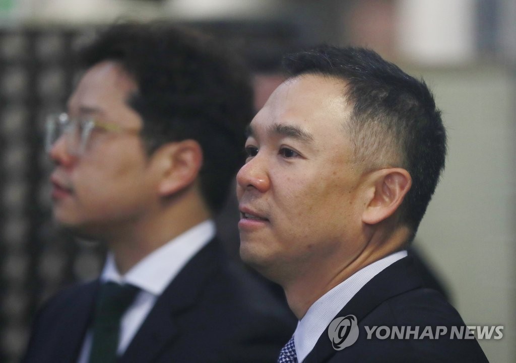 선고 공판 출석하는 김정주