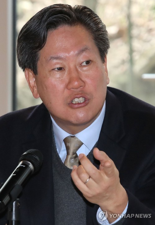 개회사 하는 함재봉 원장