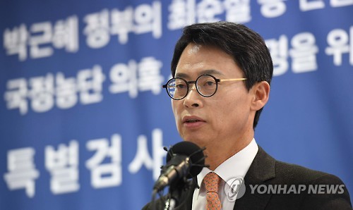 브리핑하는 이규철 대변인