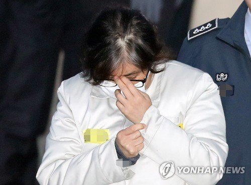 얼굴 감추는 '비선실세' 최순실