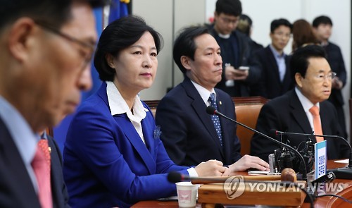최고위원회의 참석한 추미애 대표