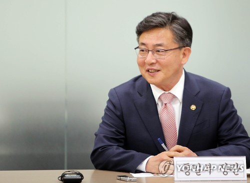 청주 방문한 홍용표 통일부 장관