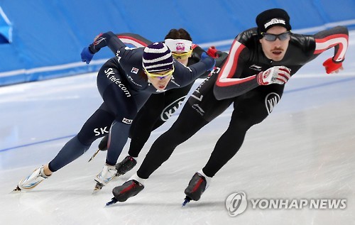 외국 선수들과 훈련하는 이상화