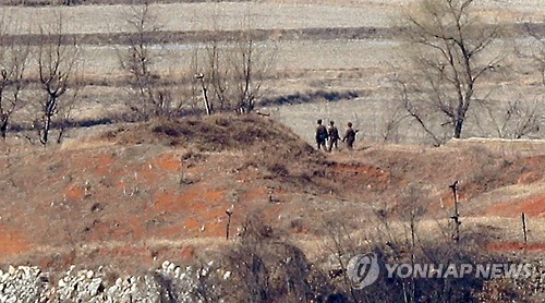 순찰하는 북한군