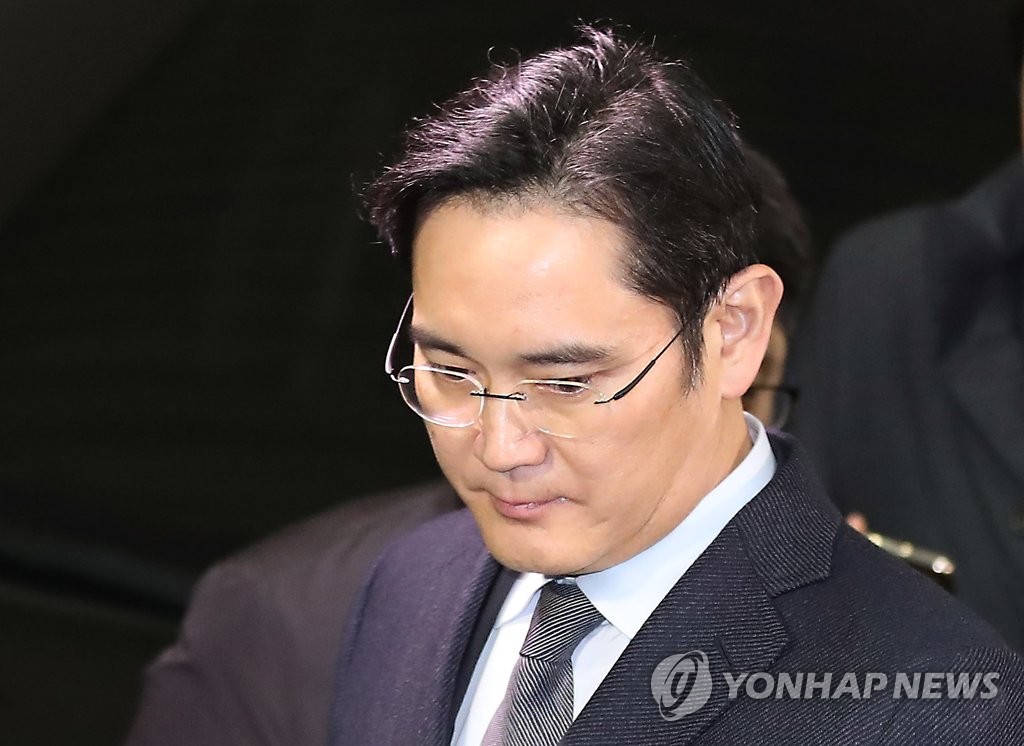 굳은 표정 이재용 부회장