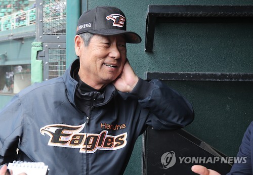 밝은 표정의 김성근 감독