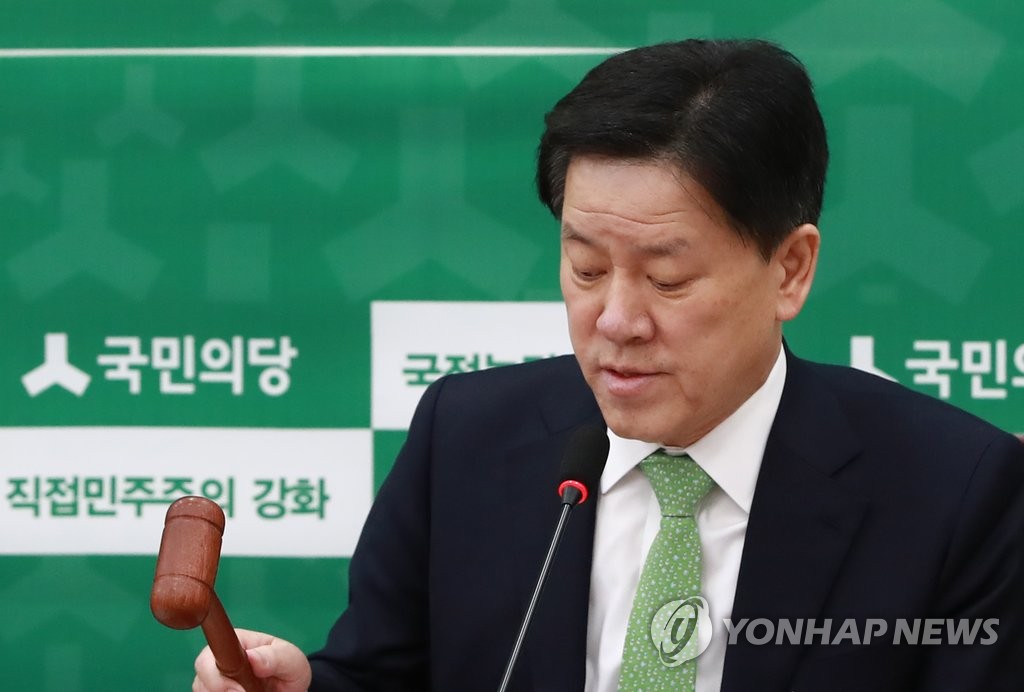 의사봉 두드리는 주승용 원내대표