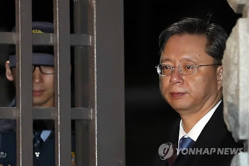 우병우, 수의 벗고 귀가