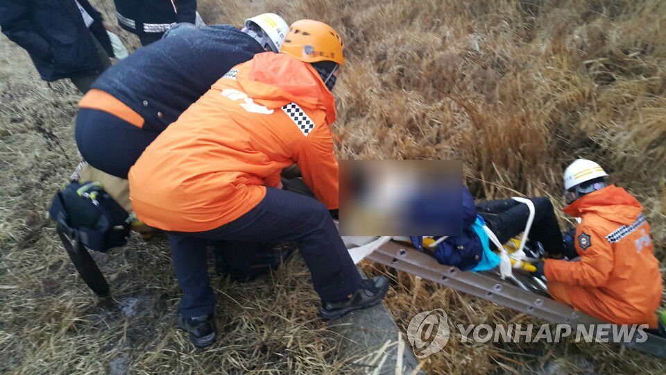 이송되는 부상자