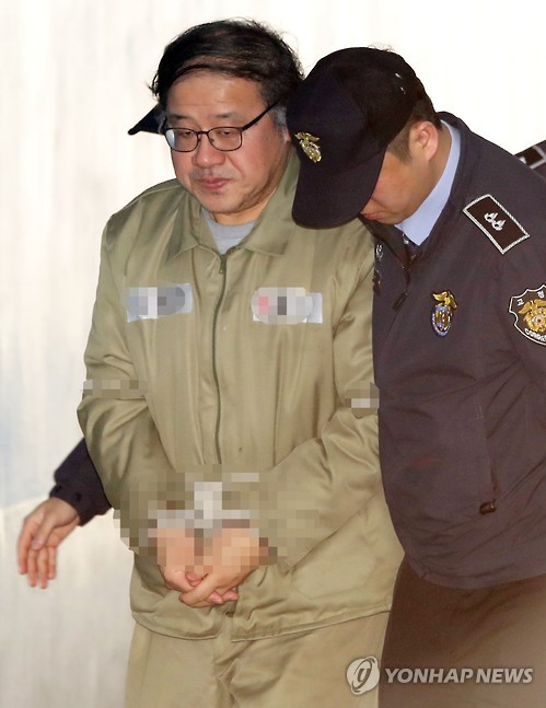 안종범 '법정행'