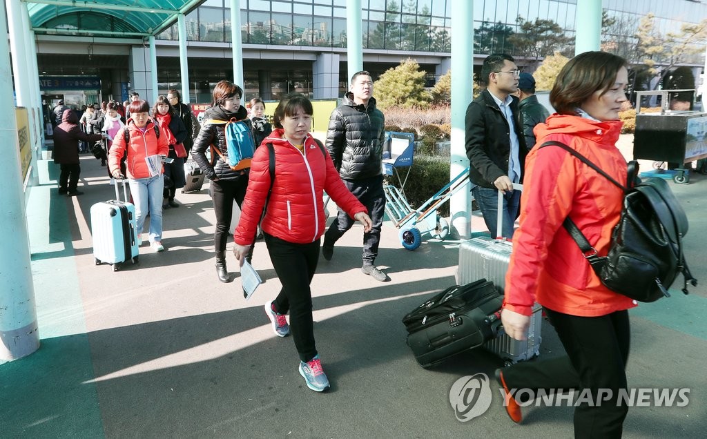 바닷길로 인천 찾은 중국인 관광객
