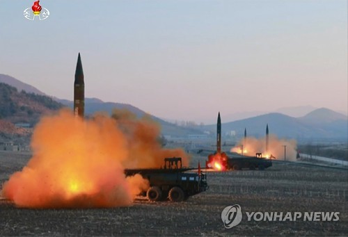 북한, 탄도미사일 발사훈련 사진 공개
