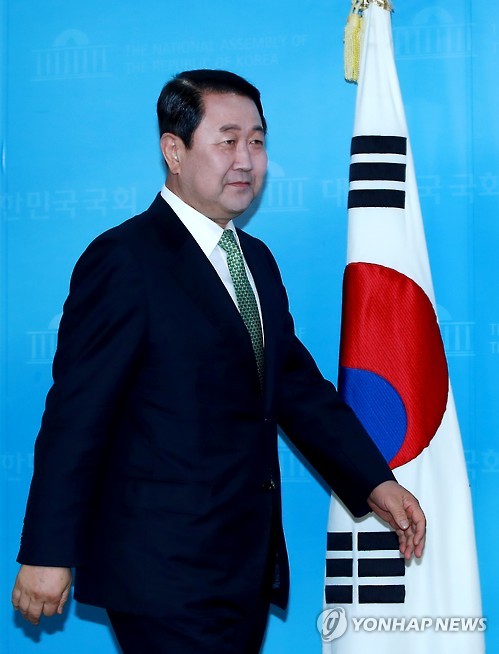 회견장 들어서는 박주선 부의장