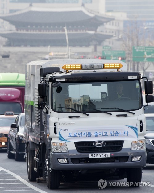 ‘분진흡입차량’으로 미세먼지 제거