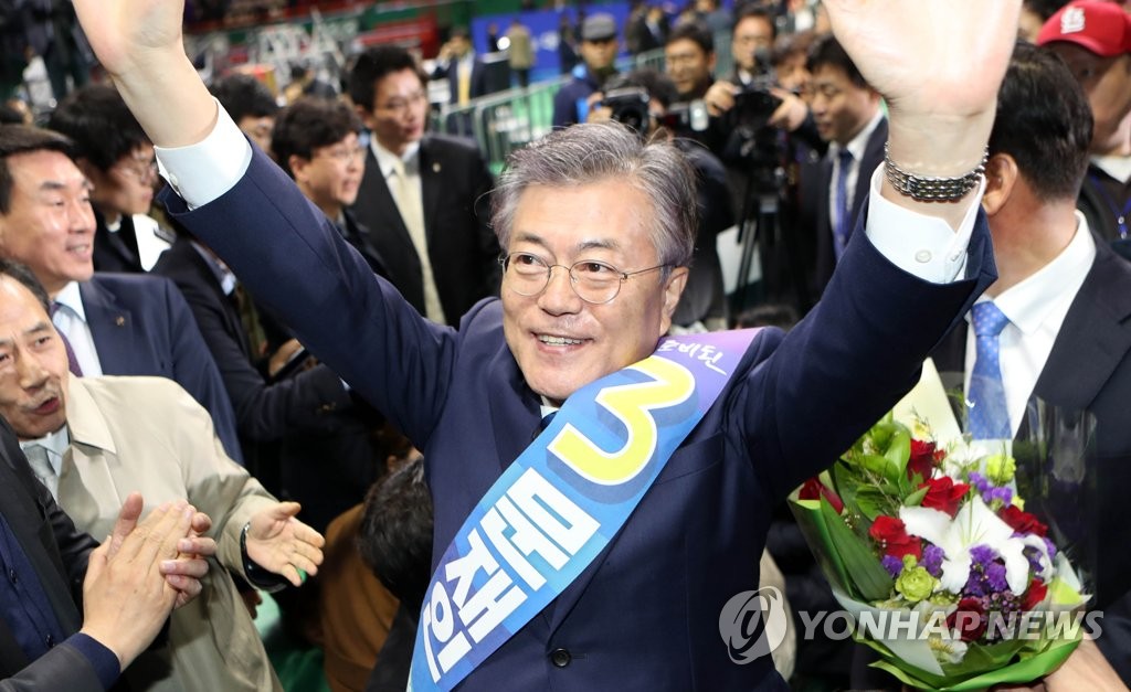 영남권 압승 환호하는 문재인