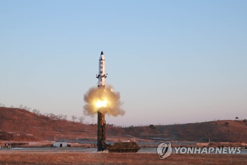 북한, 미중 정상회담 앞두고 '북극성 2형' 탄도미사일 발사