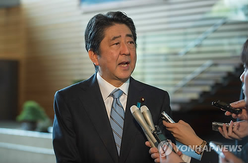 北미사일 관련 기자회견하는 아베 日총리