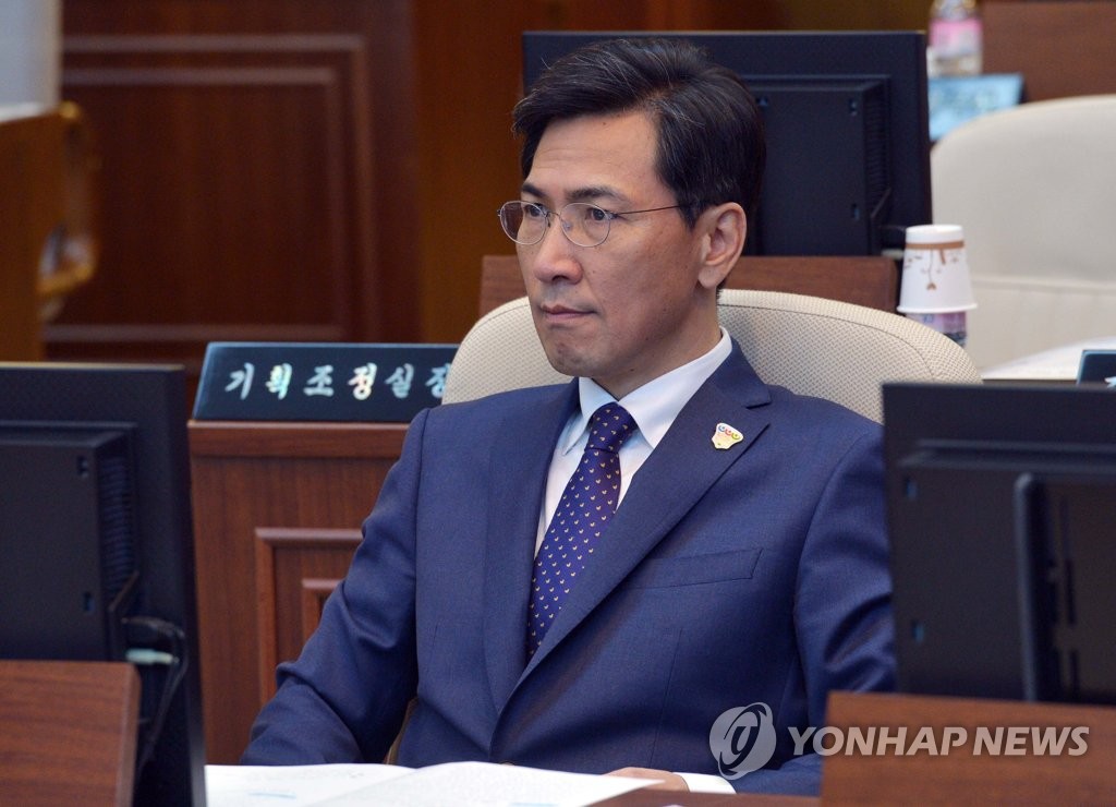 충남도의회 참석한 안희정 지사