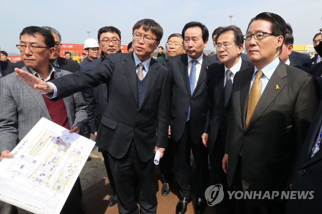 세월호 현장 찾은 박지원