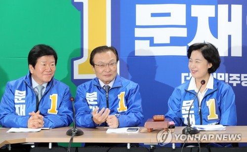 밝은 표정의 더불어민주당 선대위원장