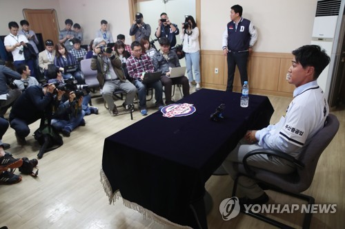 '아듀 홍포' 홍성흔 은퇴 기자회견