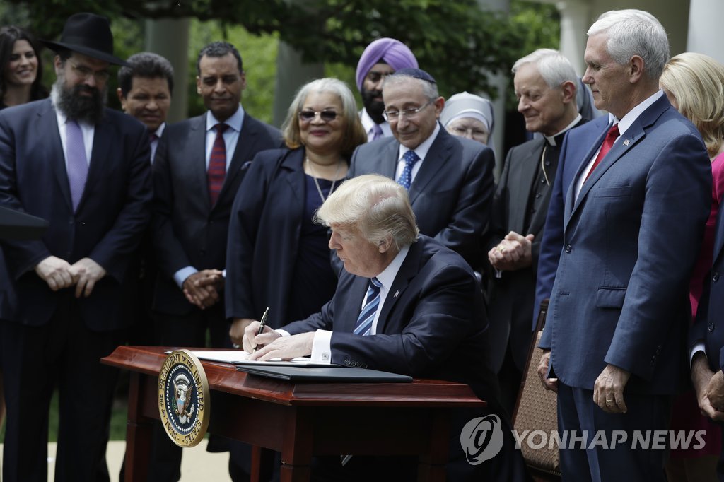 트럼프, 종교자유 보호 행정명령 서명