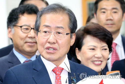 투표 마친 자유한국당 홍준표 후보