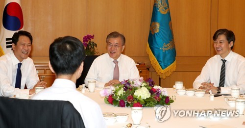 문 대통령, 신임수석과 오찬