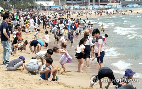 개장 앞둔 해운대해수욕장