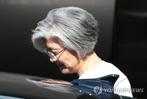 근심 어린 강경화 후보자의 얼굴