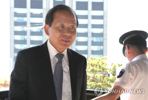 출근하는 김이수 헌재소장 후보자