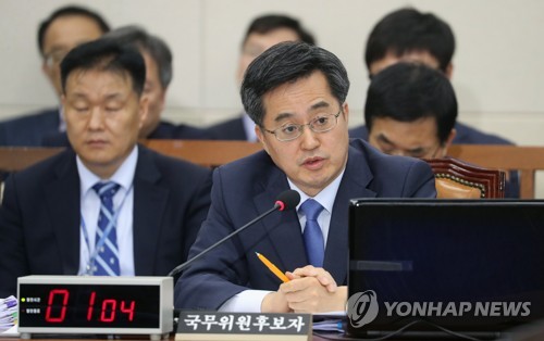 답변하는 김동연 후보자