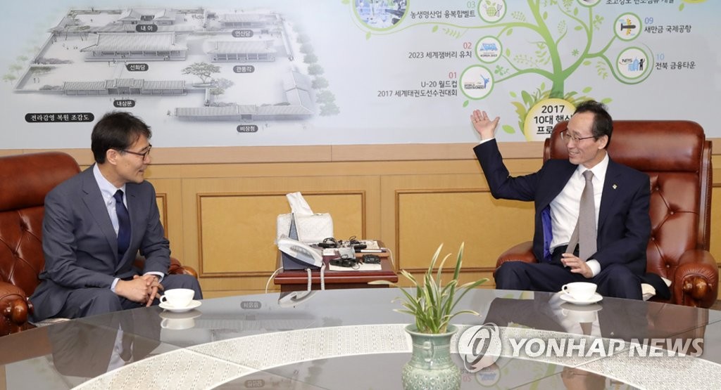 장하성 청와대 정책실장 전북 방문