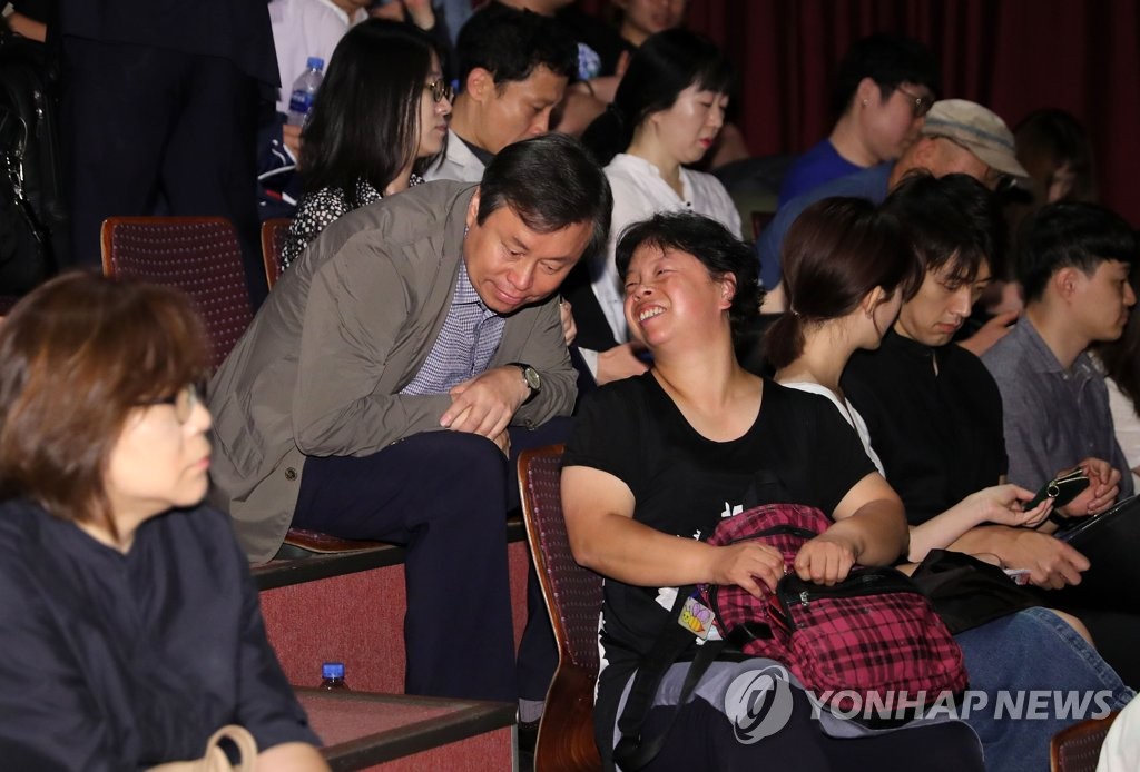 미아리고개 예술극장을 찾은 도종환 장관