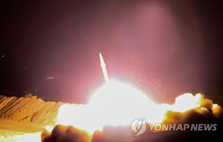이란, 시리아로 미사일 발사…"IS 테러 보복"