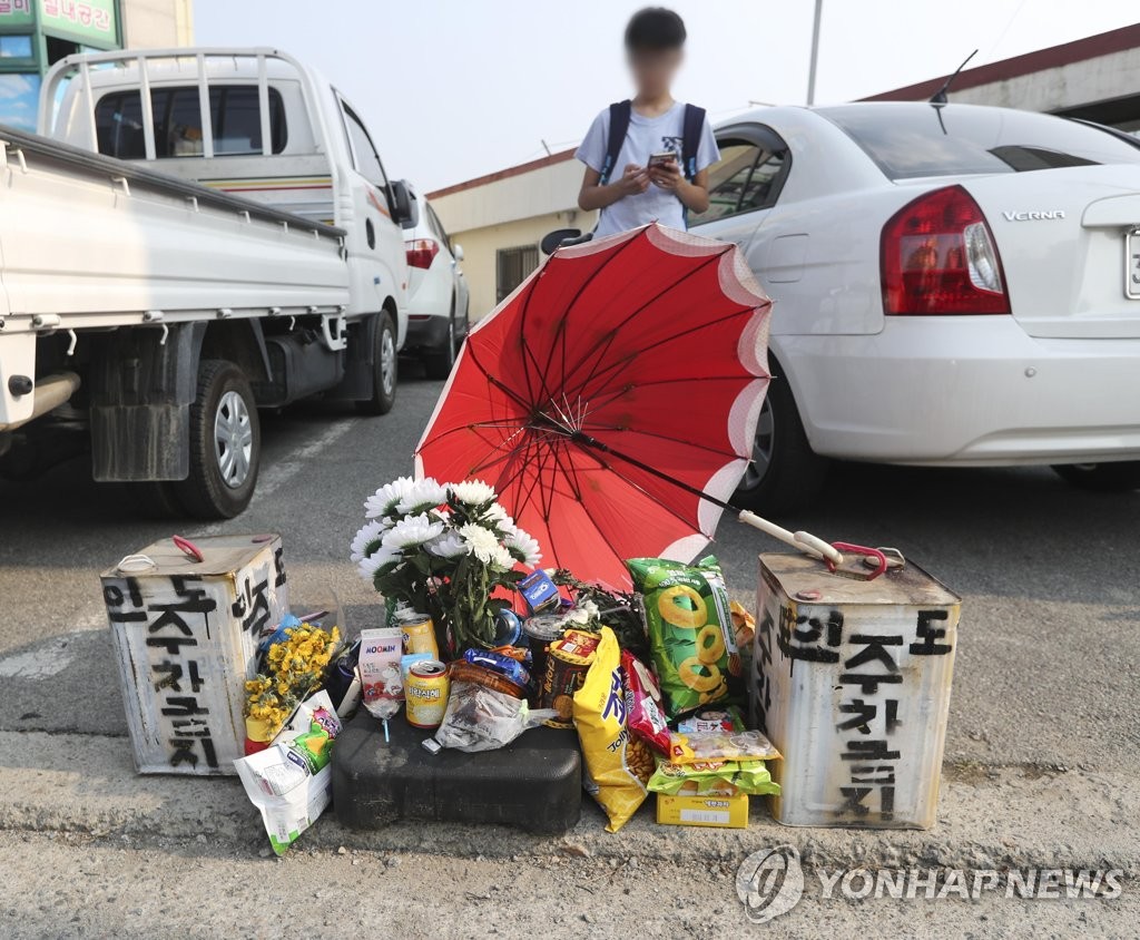 사망사고 후 계속 운행 시내버스…숨진 초등생 애도 물결