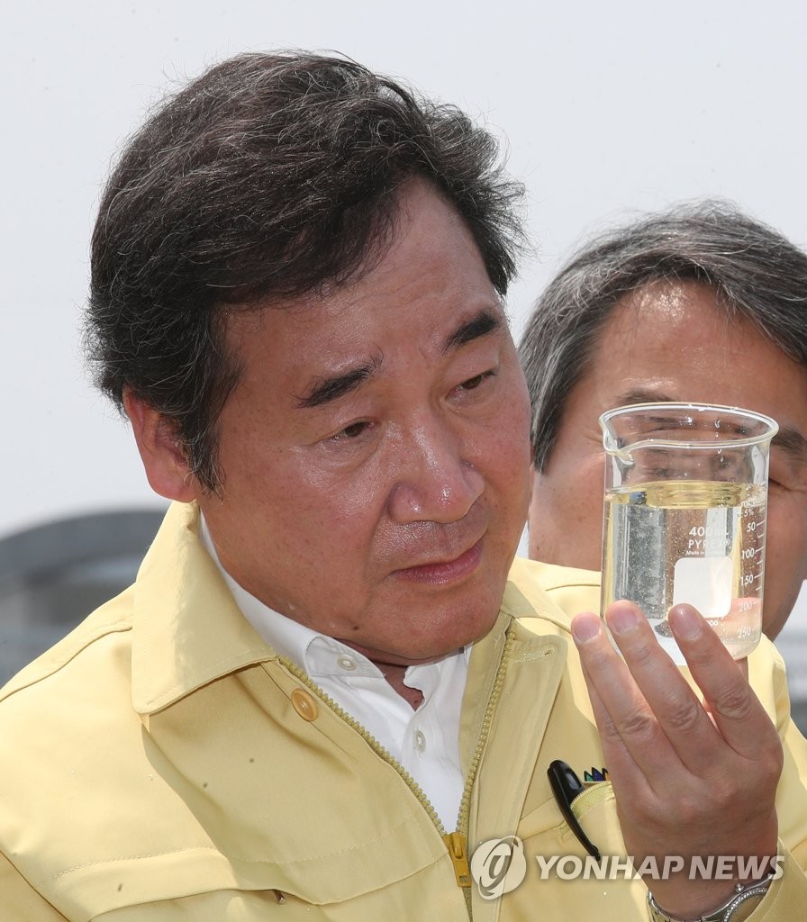 강정고령보 수질 확인하는 이낙연 총리