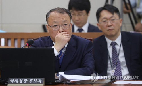 질문받는 국세청장 후보자