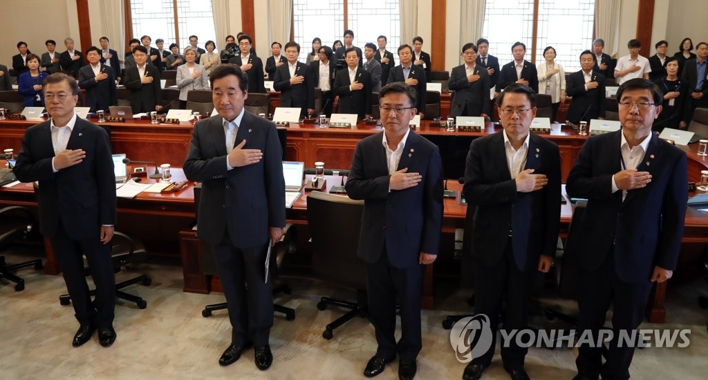 문재인 정부, '지금은 동거 중'