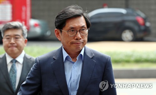 출근하는 박상기 법무부 장관 후보자