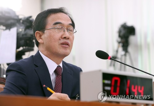 잠시 눈감은 조명균 후보자