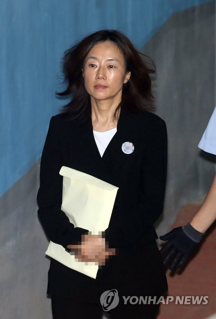 법정 향하는 조윤선