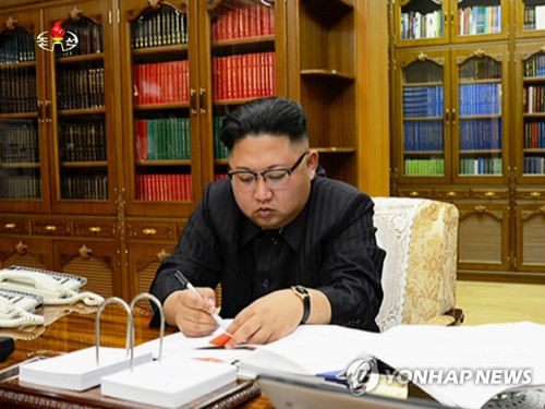 북한 김정은, ICBM 시험발사 친필 승인