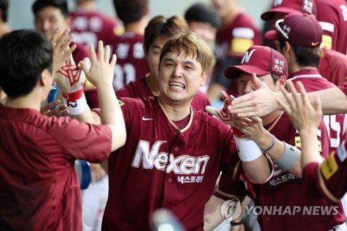 축하받는 박동원