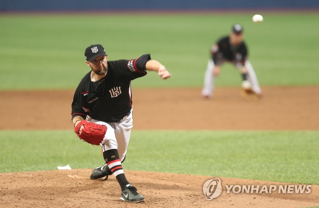 역투하는 피어밴드
